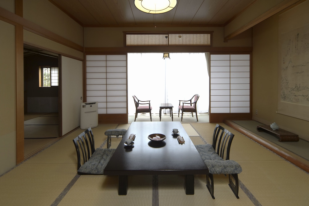 Tsubakikan 30/32