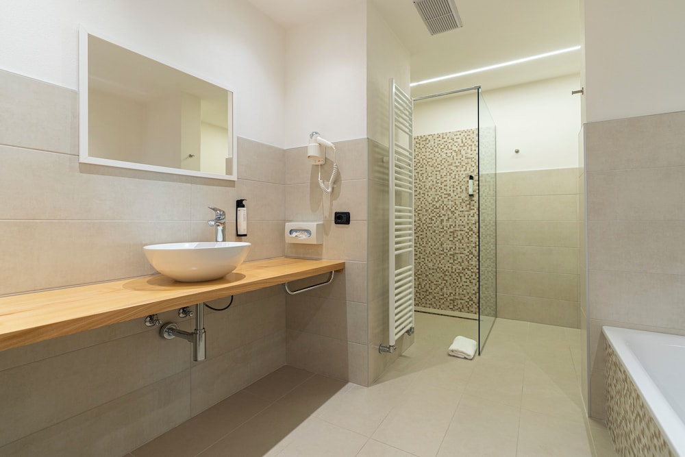 Hotel Saccardi Spa 48/48