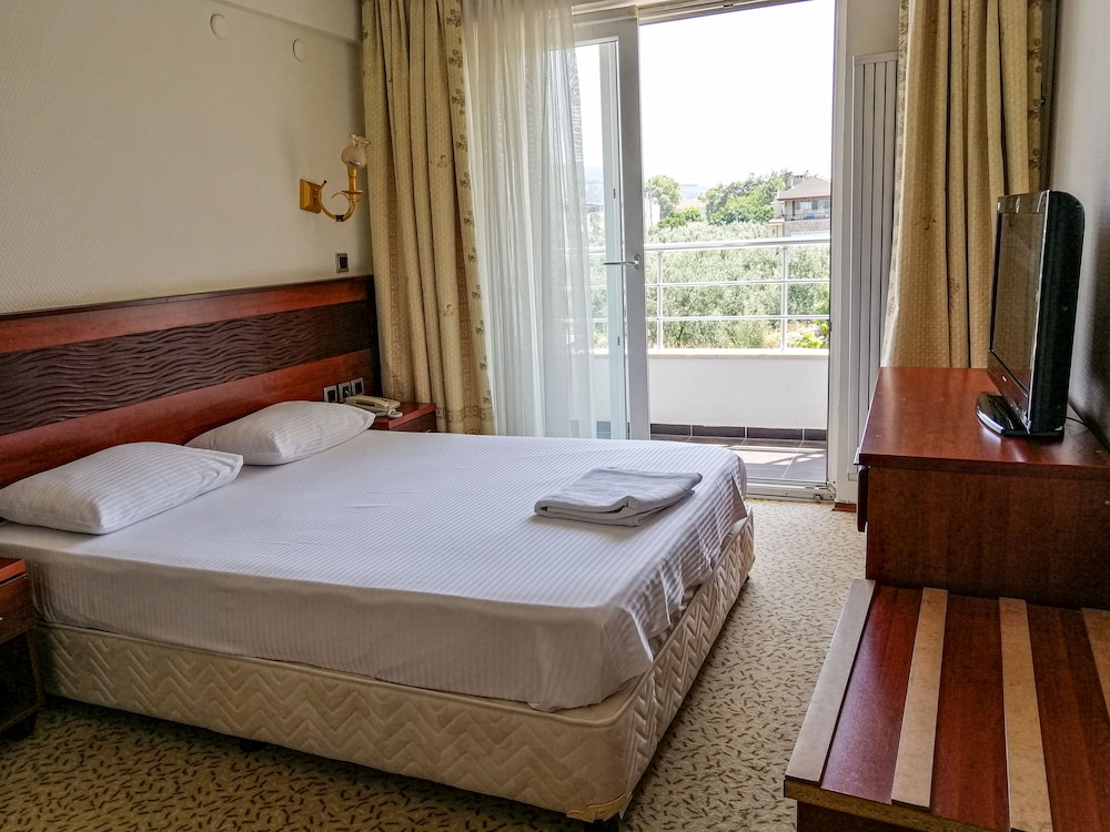 Lake Life Hotel 18/50