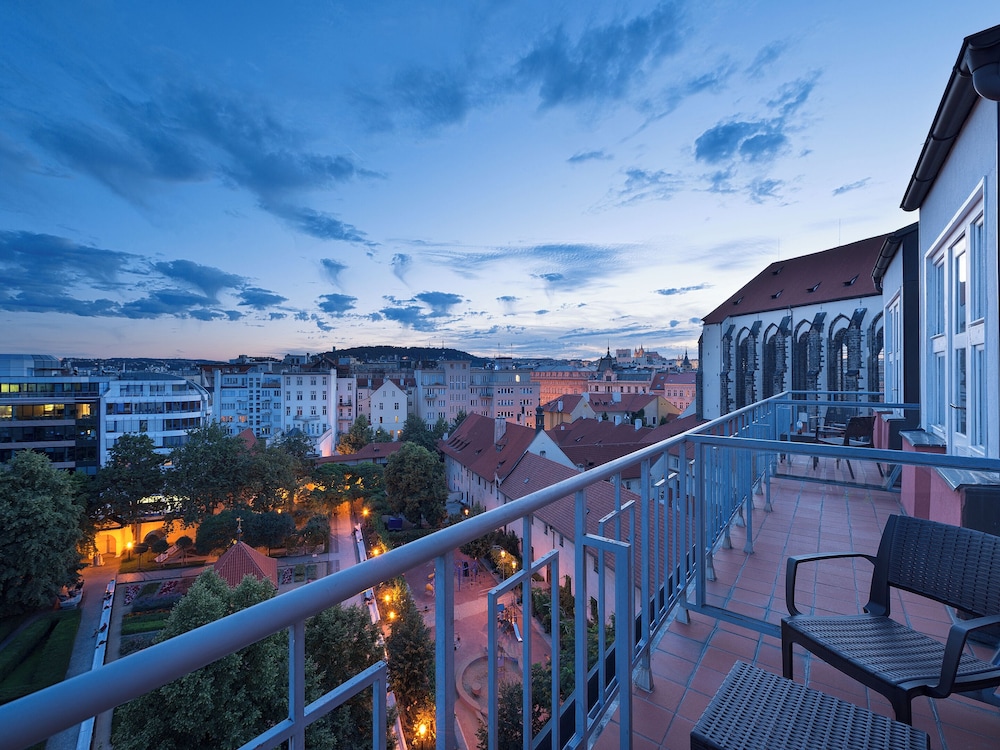 EA Hotel Julis 46/49
