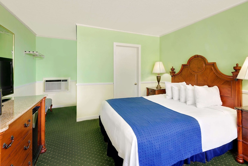 Days Inn by Wyndham Bar Harbor 24/53