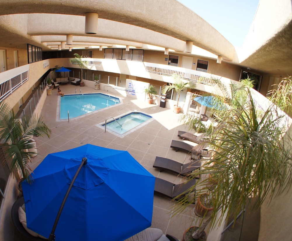 Pacific Inn 12/65