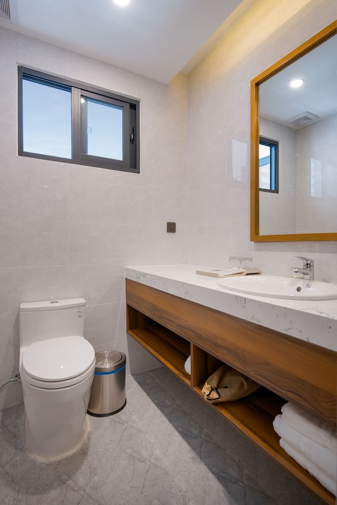 Avenis Hotel 35/37