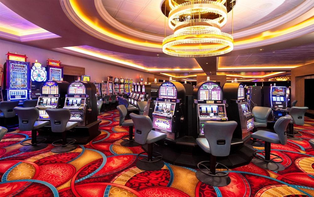 Gold Strike Casino Resort 66/69