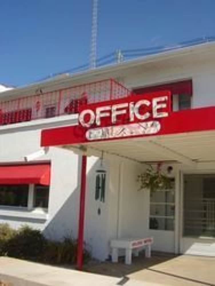 Holiday Music Motel 4/64