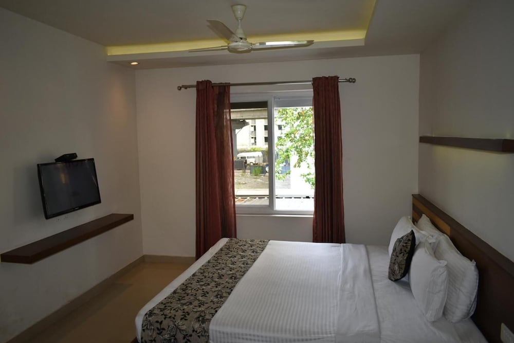 Hotel South Regency 10/34