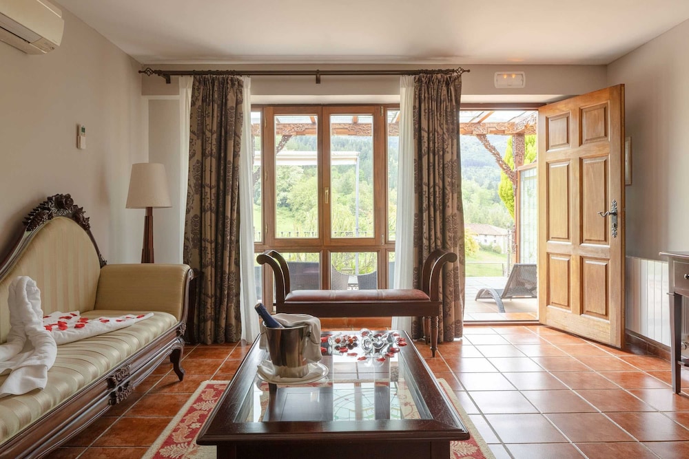 Hotel The Originals and Spa Etxegana 10/70