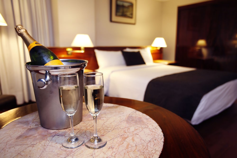 HOTEL REINA ISABEL 18/64