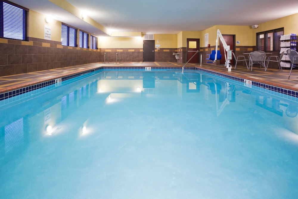 Holiday Inn Express Hotel Suites Rochester 5/51