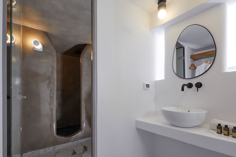 HONEYMOON, SUITE, DOUBLE BED, JETTED TUB