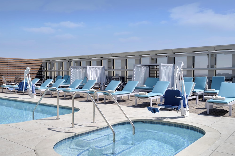 Hyatt House LAX - Century Blvd 17/50