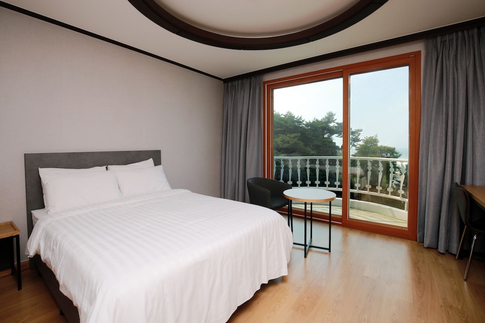 SUPERIOR, DOUBLE BED