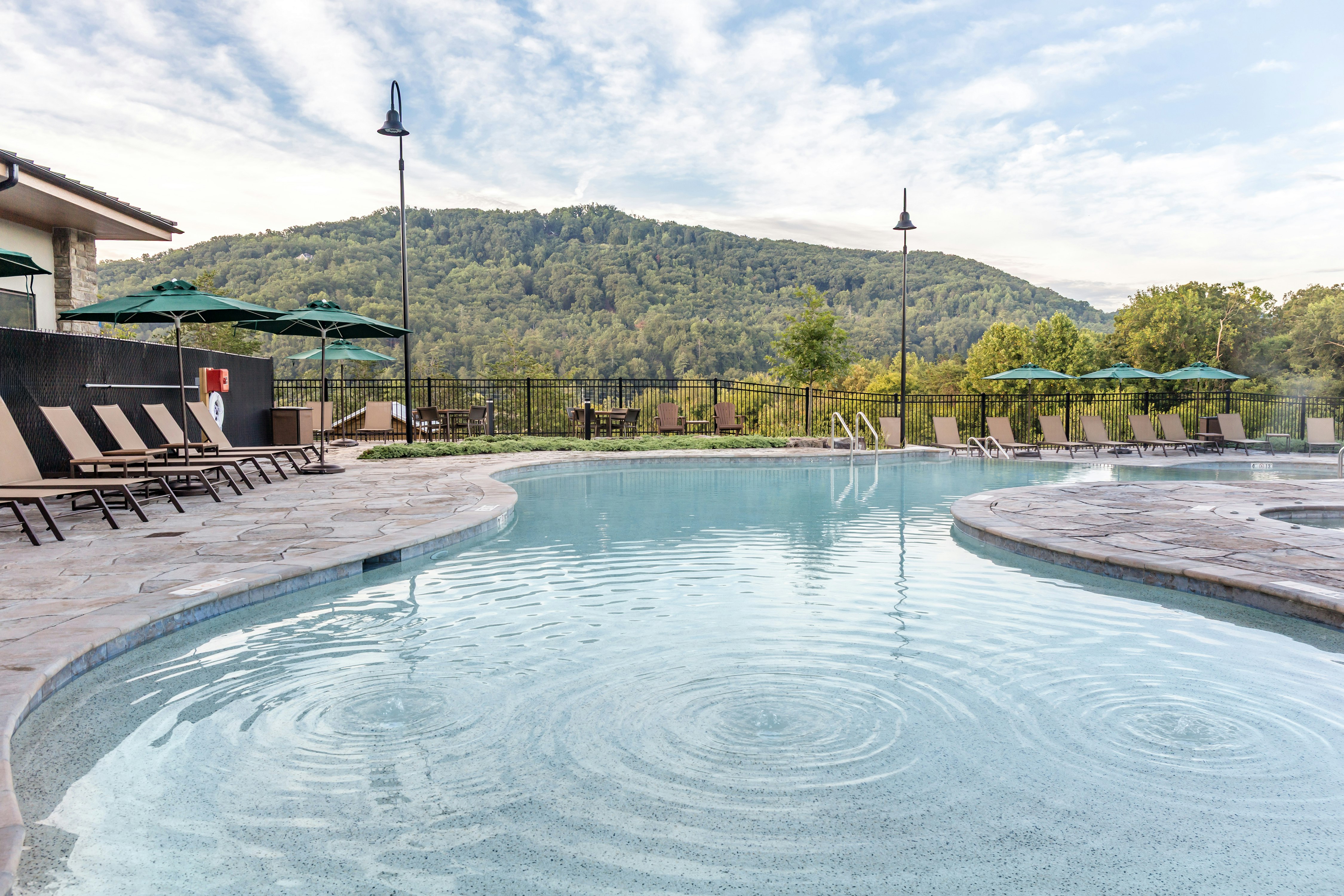 Hilton Vacation Club Mill Springs Lodge Pigeon Forge 26/27
