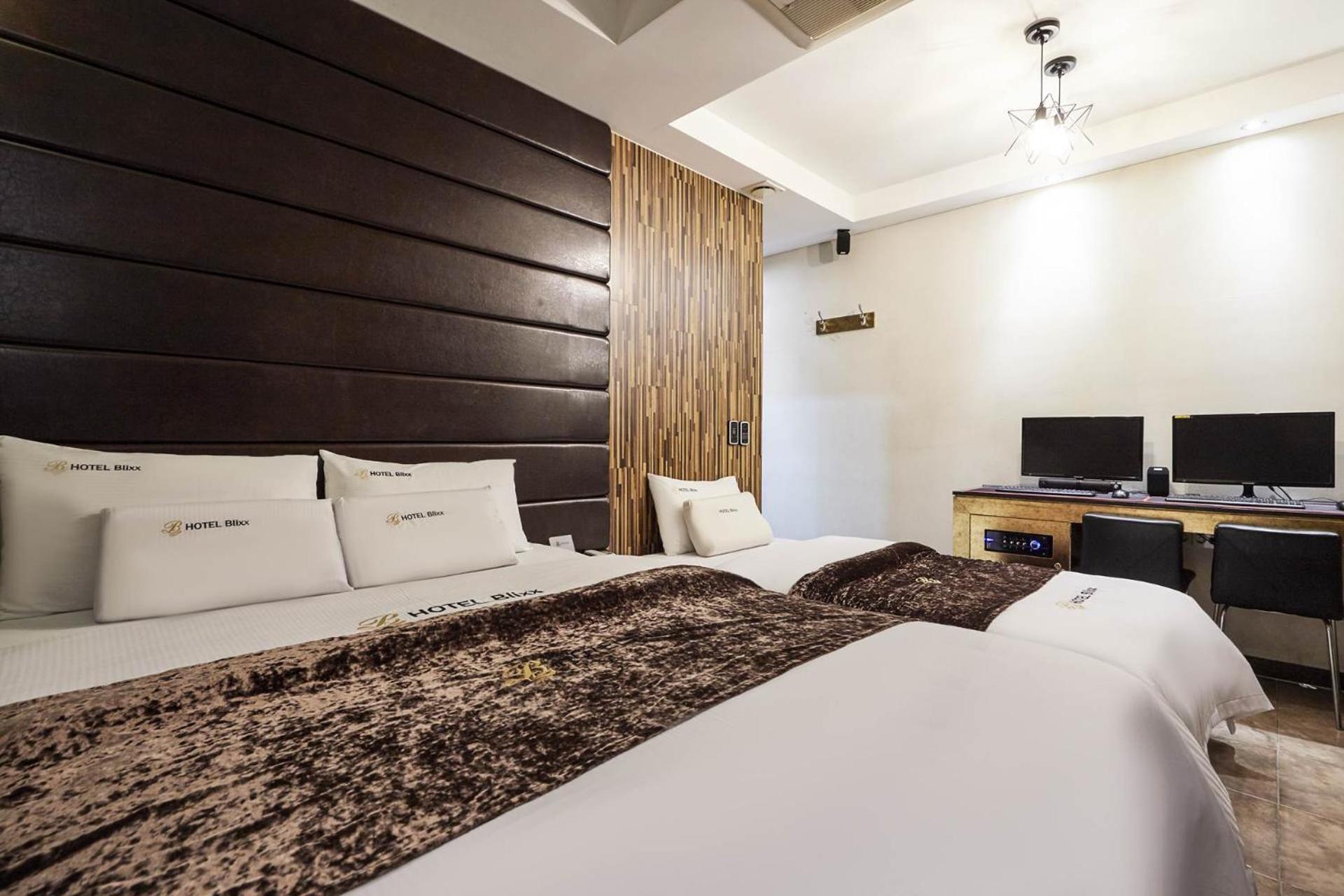 Blixx Hotel 4/50