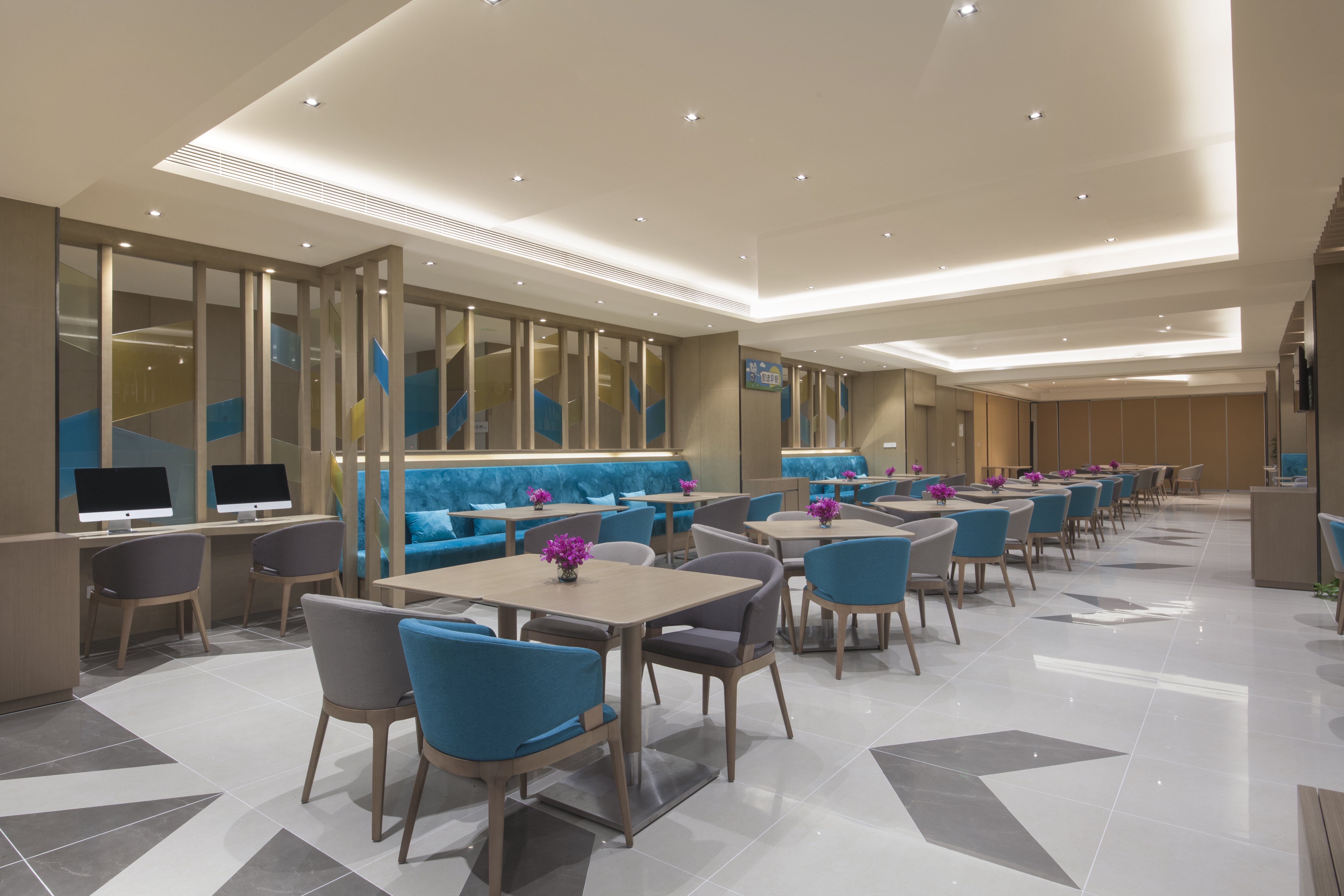 HOLIDAY INN EXPRESS ZHENGZHOU LONGZI LAKE 13/22