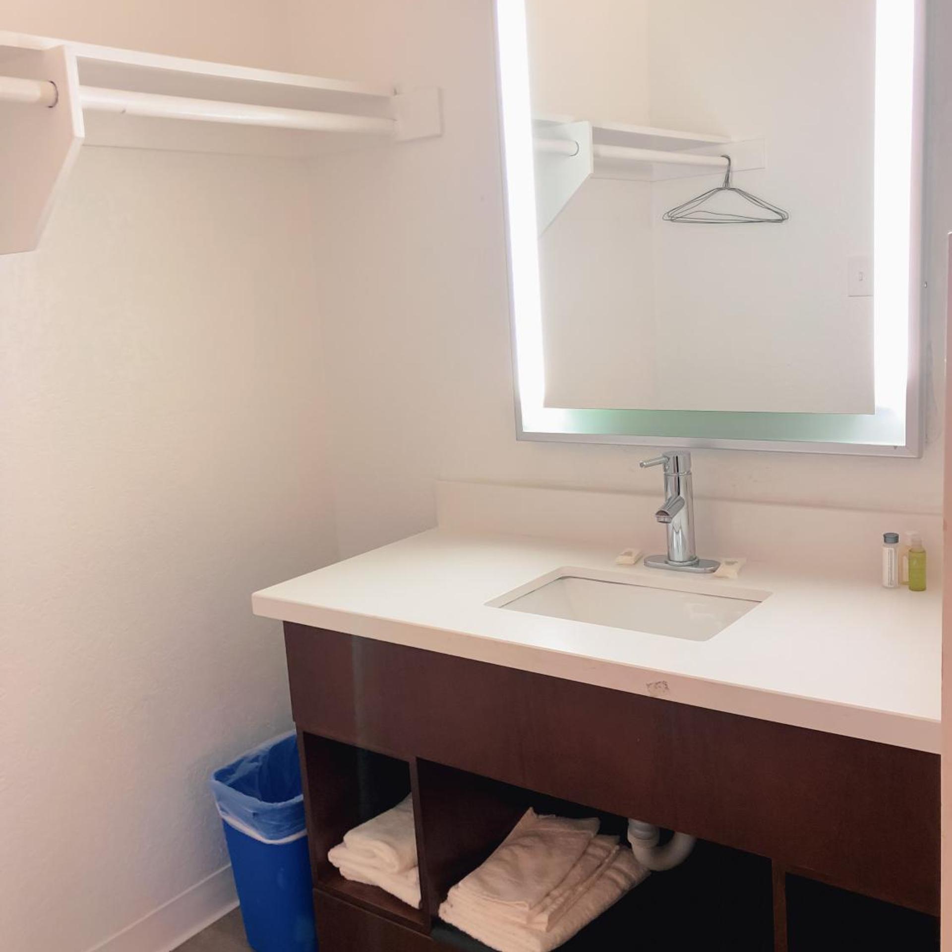 Super 8 by Wyndham San Jose Airport 29/32