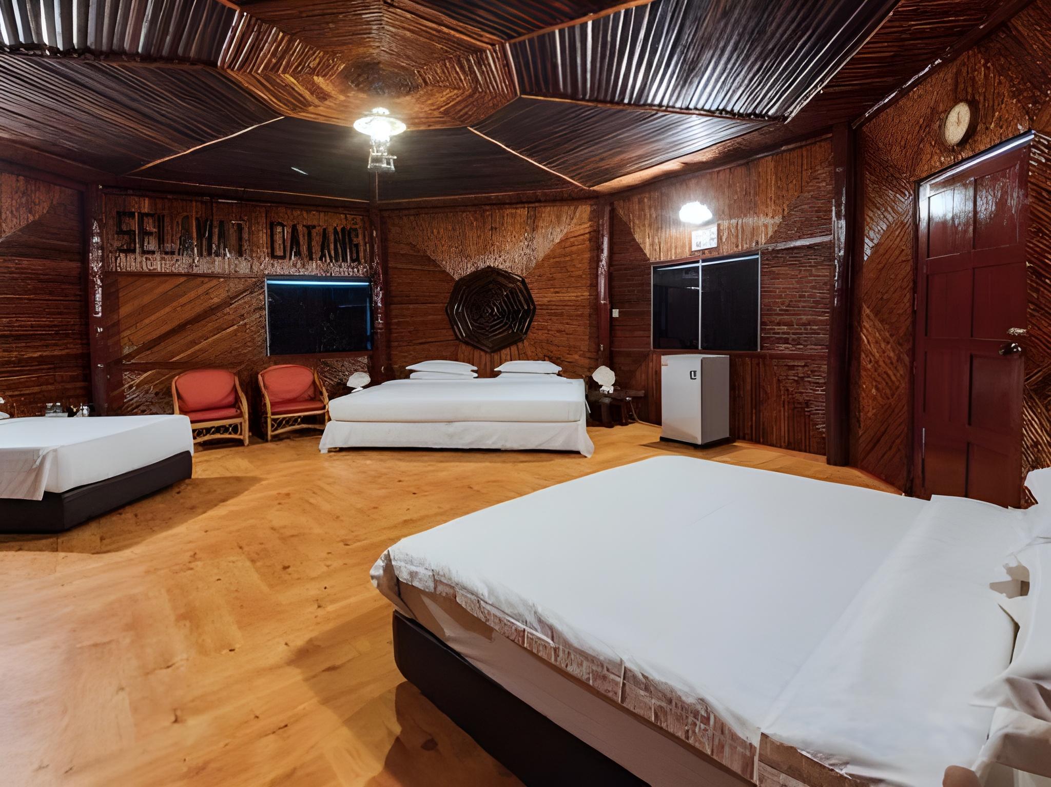 Dragon Inn Floating Resort 9/29