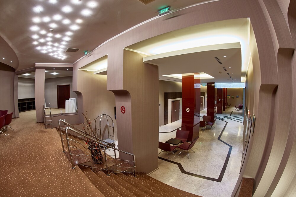 CENTRAL PLAZA HOTEL 5/50