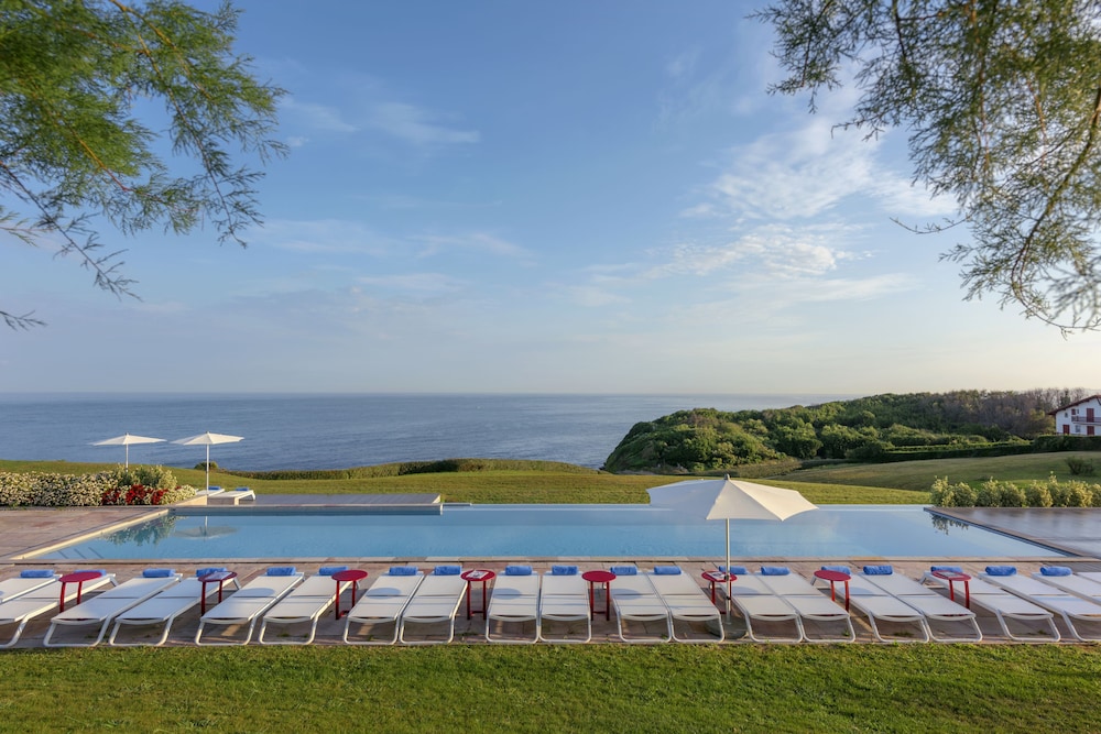 Hotel La Reserve 69/77