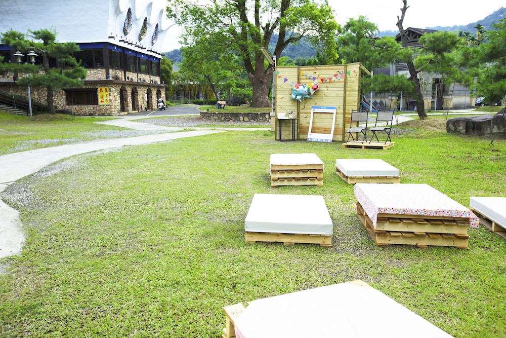 The Deer Resort 63/67