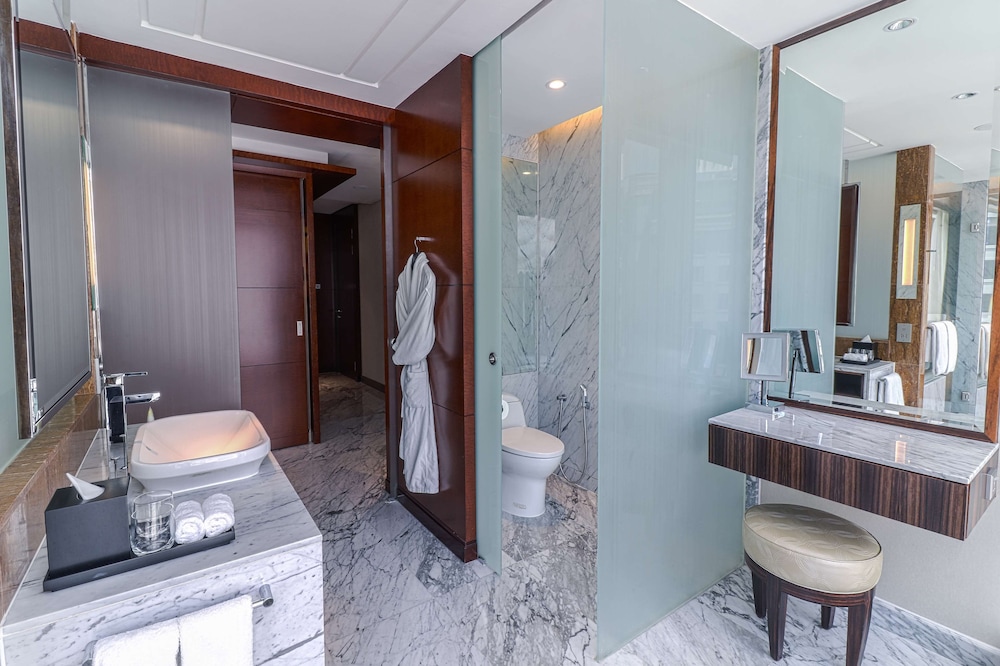 GRAND HYATT KUALA LUMPUR 12/69
