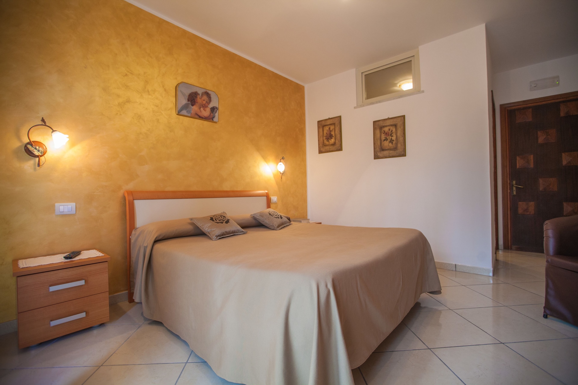 2 BEDROOMS, CONNECTING