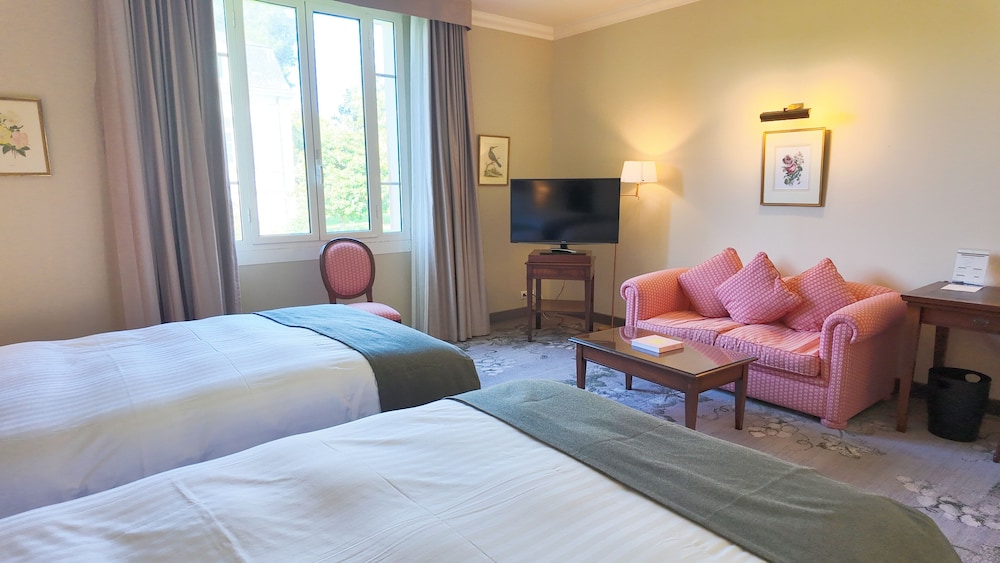 ROOM, TWIN BEDS