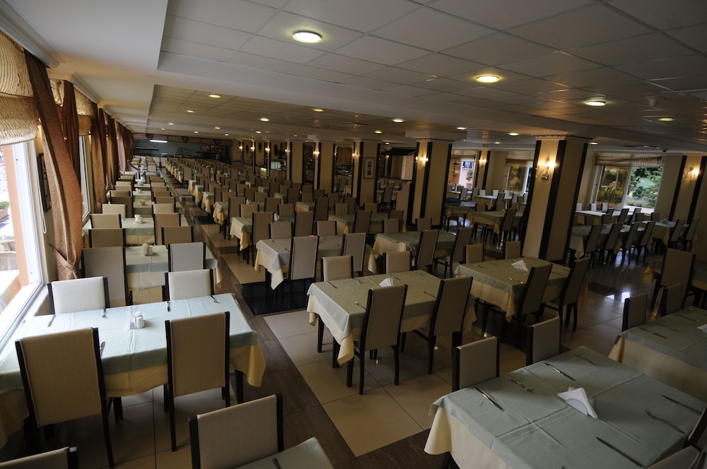 First Class Hotel 25/34