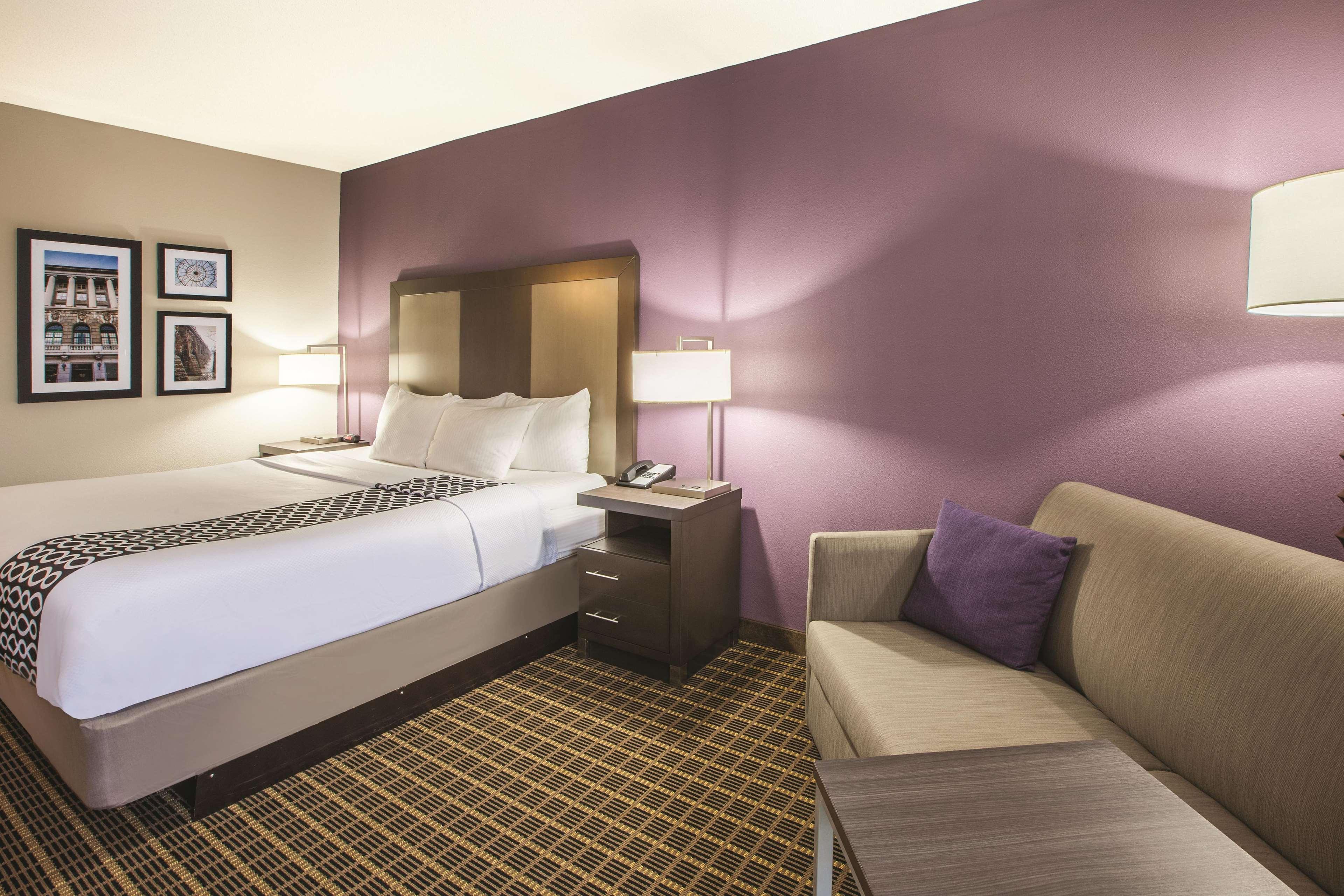 Deluxe, Queen Bed
