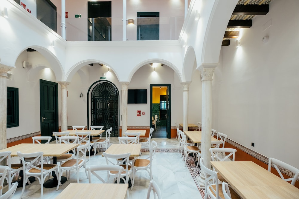 Hotel Cetina Sevilla 56/69
