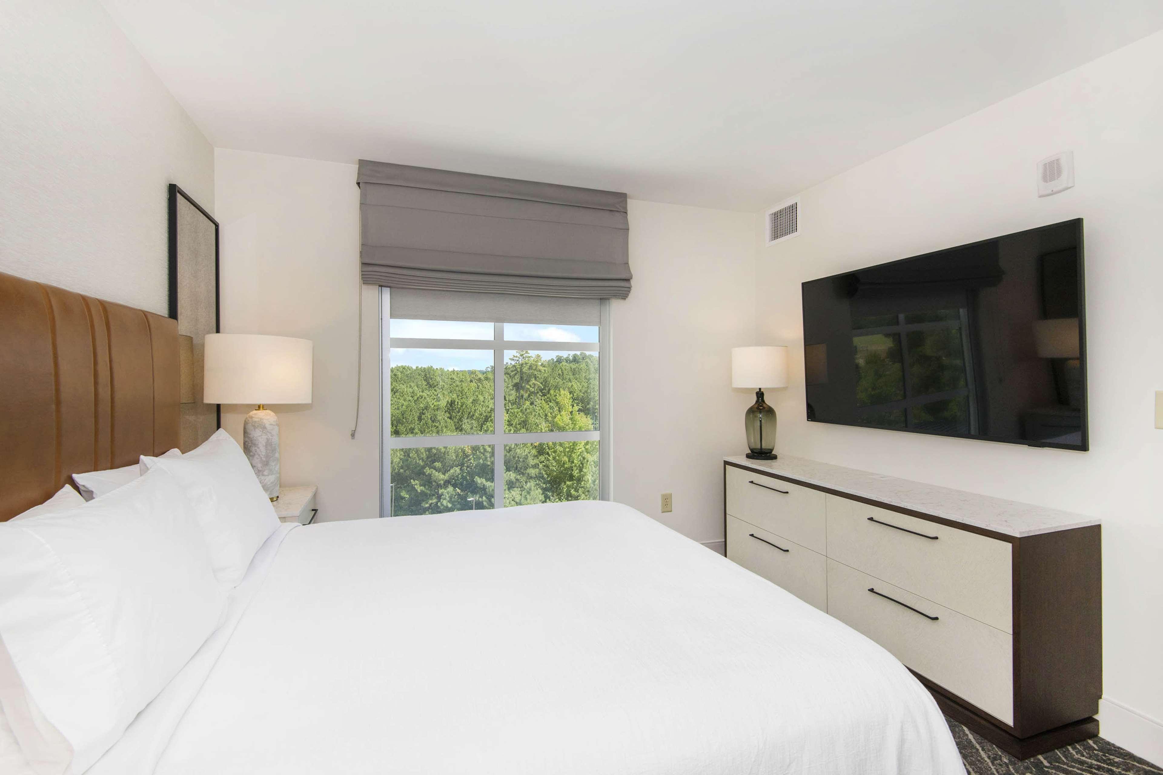 2 ROOMS, SUITE, KING BED