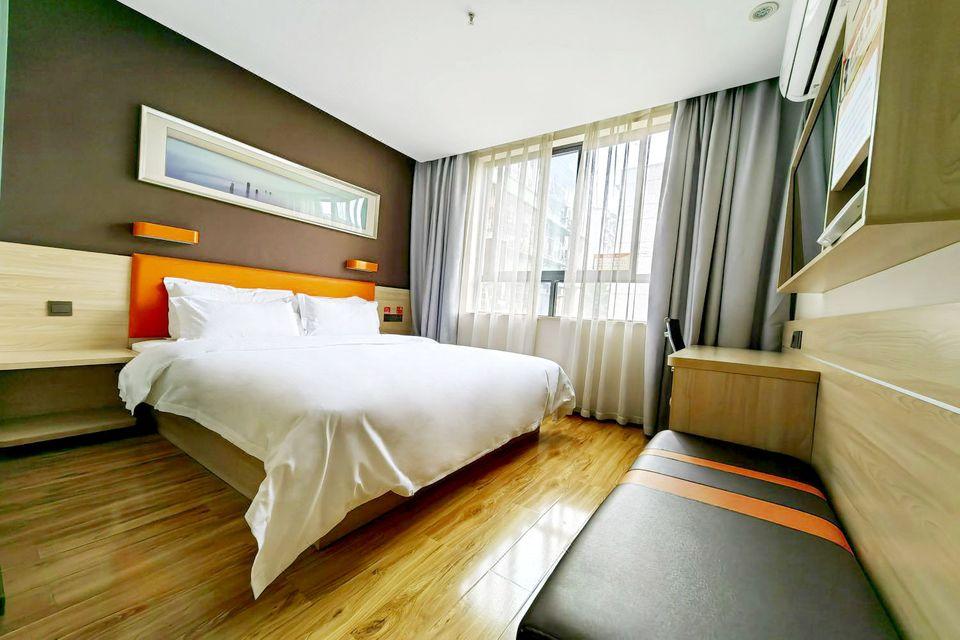 Boutique, Queen Bed
