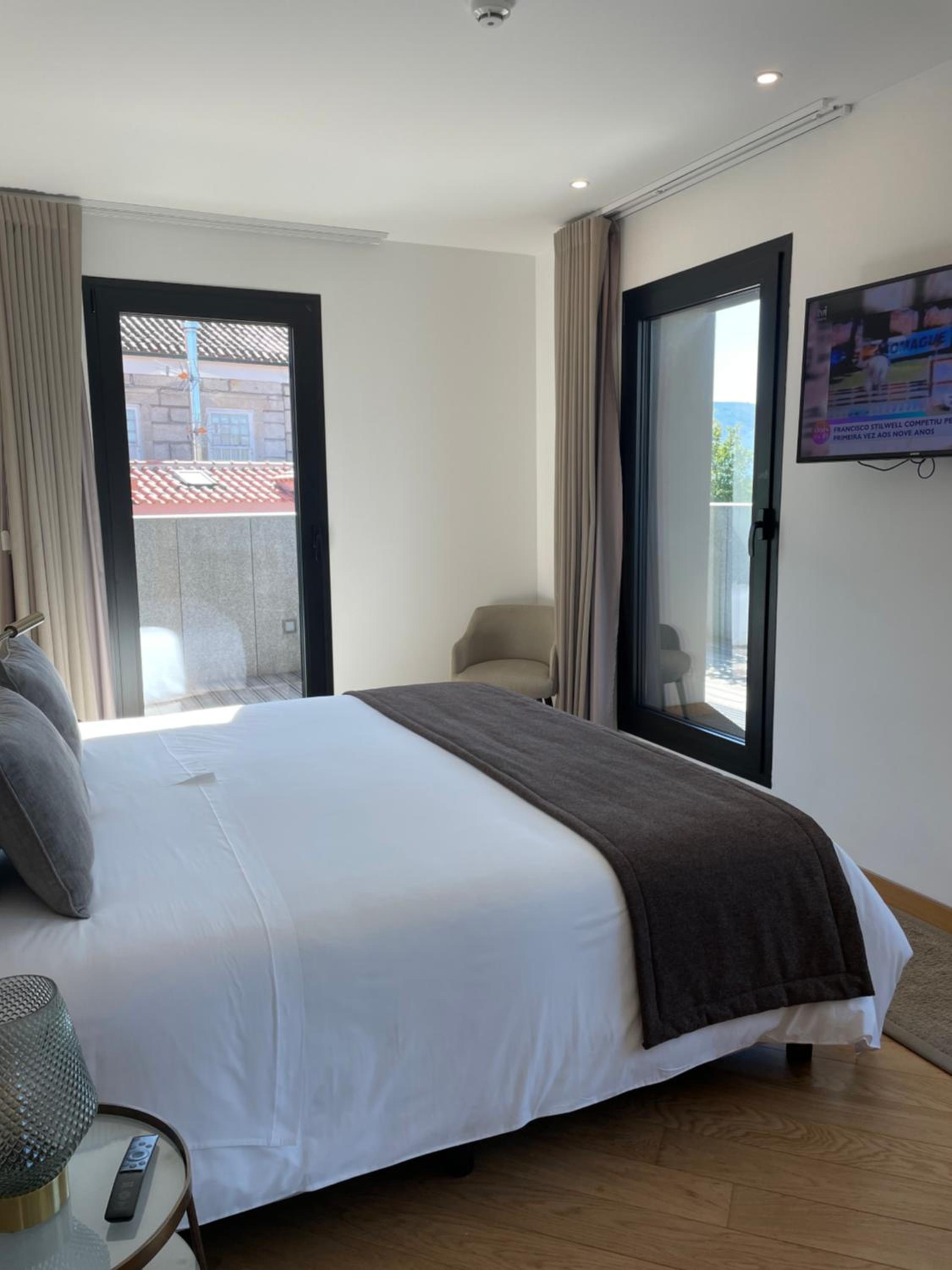 Suite, King Bed, Balcony