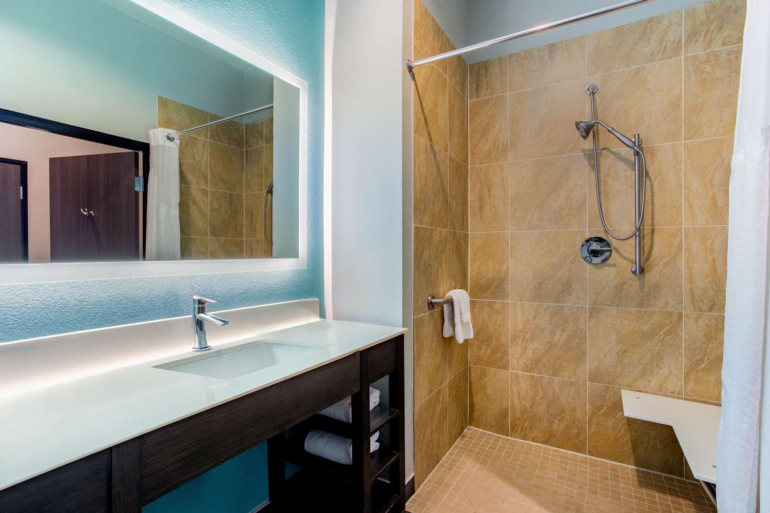 La Quinta Inn & Suites by Wyndham Northlake Fort Worth 22/25
