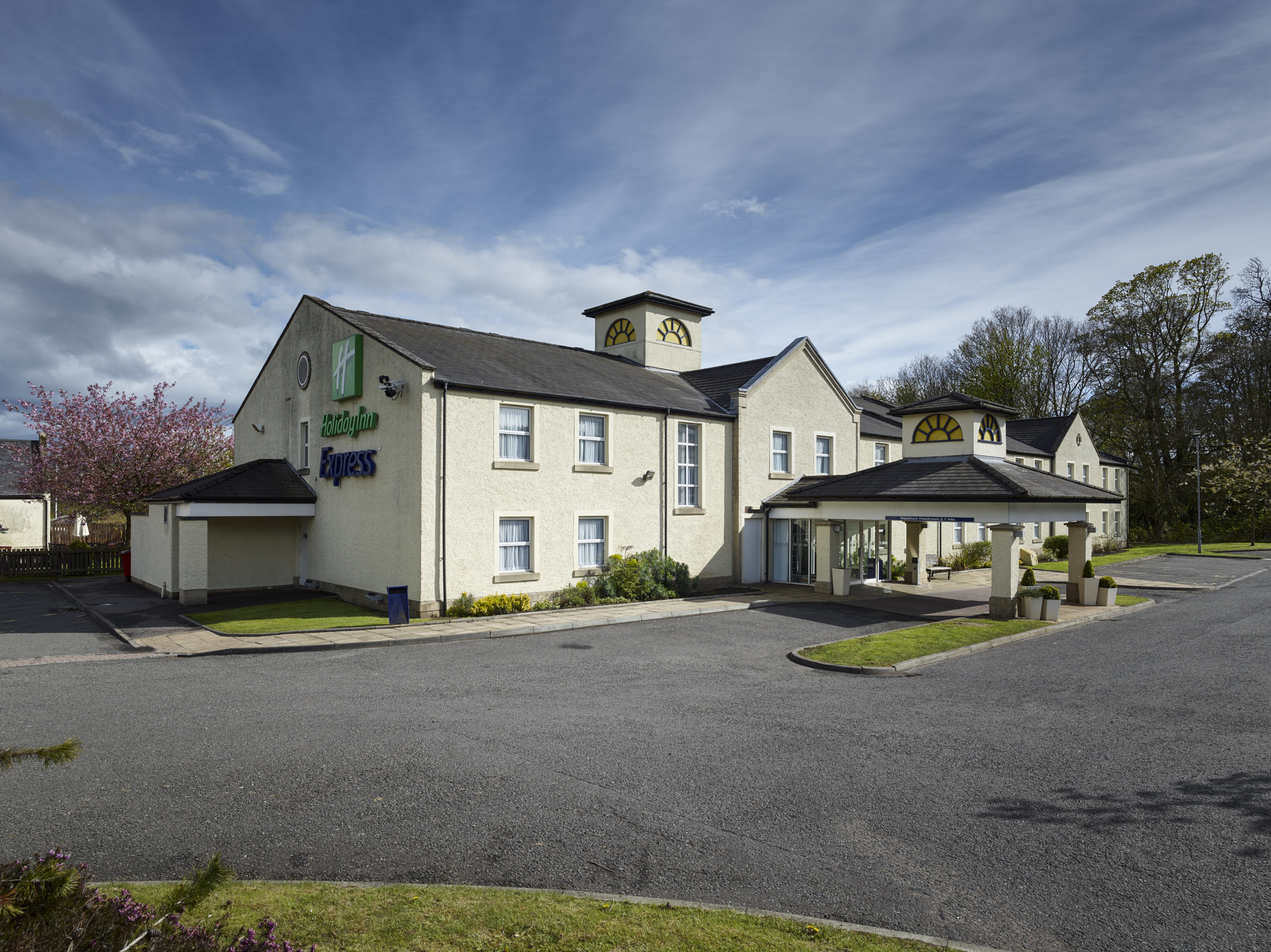 Holiday Inn Express Glenrothes 55/70