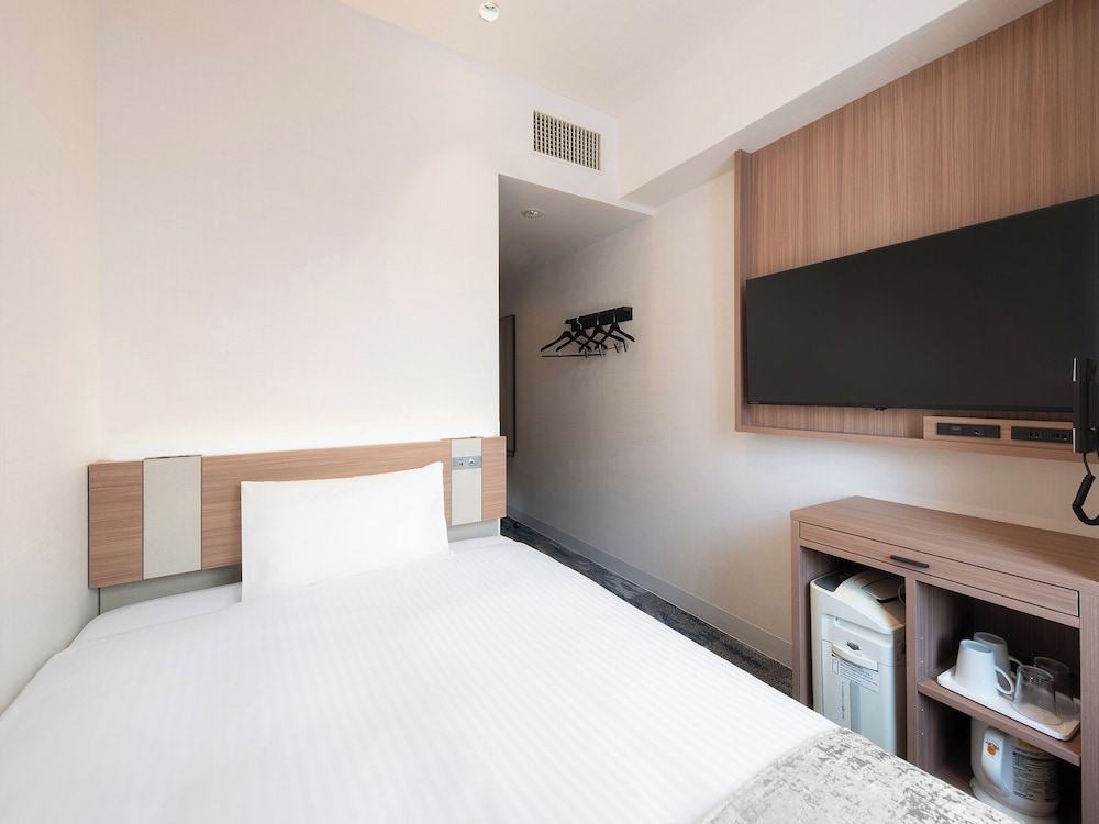 ECONOMY, DOUBLE BED, SMOKING