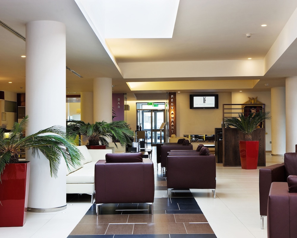 Louis Fitzgerald Hotel 3/39
