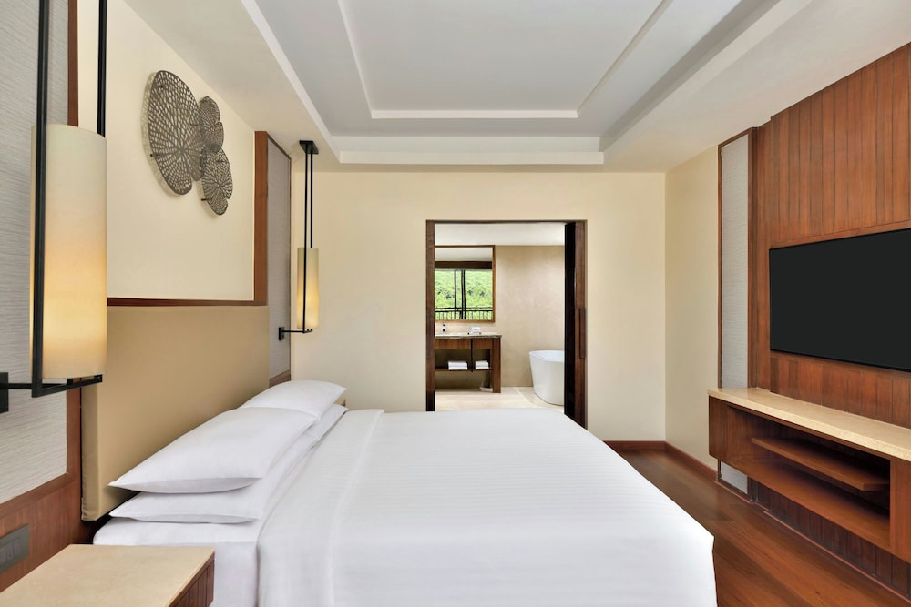 1 Bedroom, Signature, Suite, Courtyard by Marriott Mahabaleshwar 2/8
