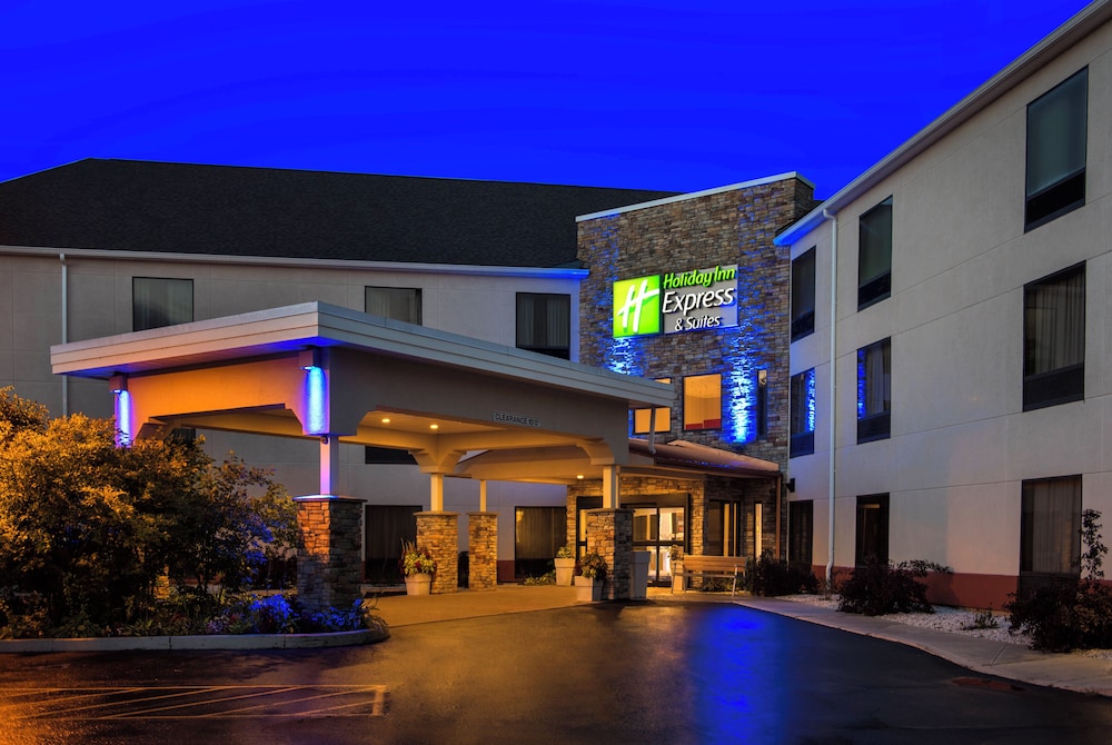 Holiday Inn Express & Suites Great Barrington Lenox Area 1/40