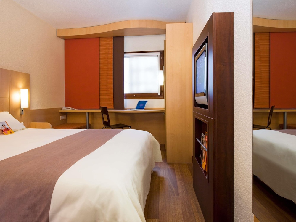 Ibis Swansea 19/63