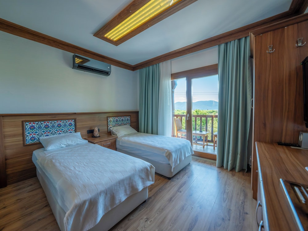 Duplex, 2 Murphy Beds, River View