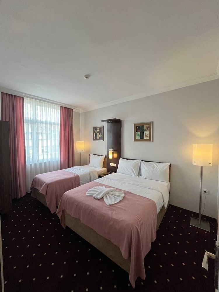 Topkapi Hotel 24/69