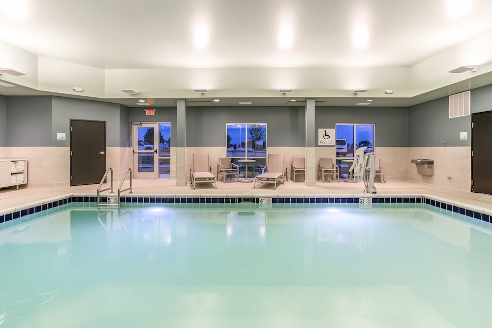 Holiday Inn Express & Suites Ottawa 3/50