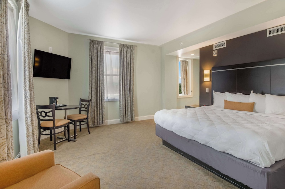 The Gin Hotel, Ascend Hotel Collection 16/50