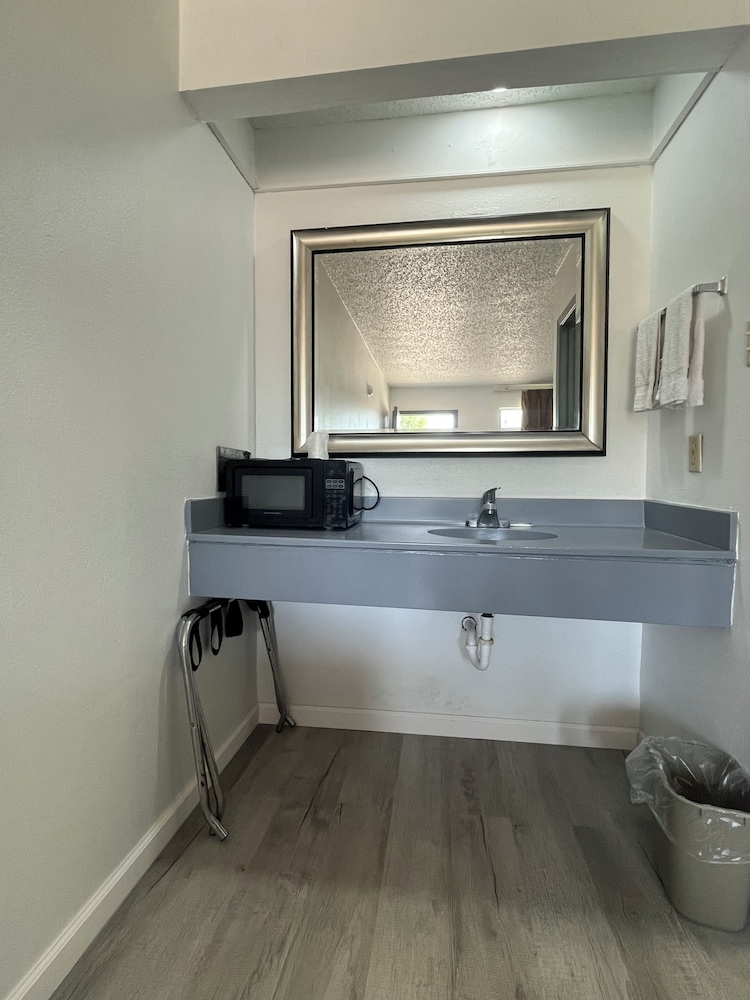Executive Inn Kilgore North 57/57