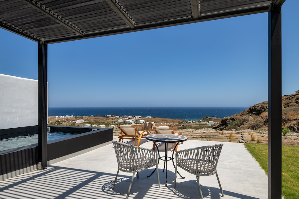 Palm Island Suites Santorini 40/66
