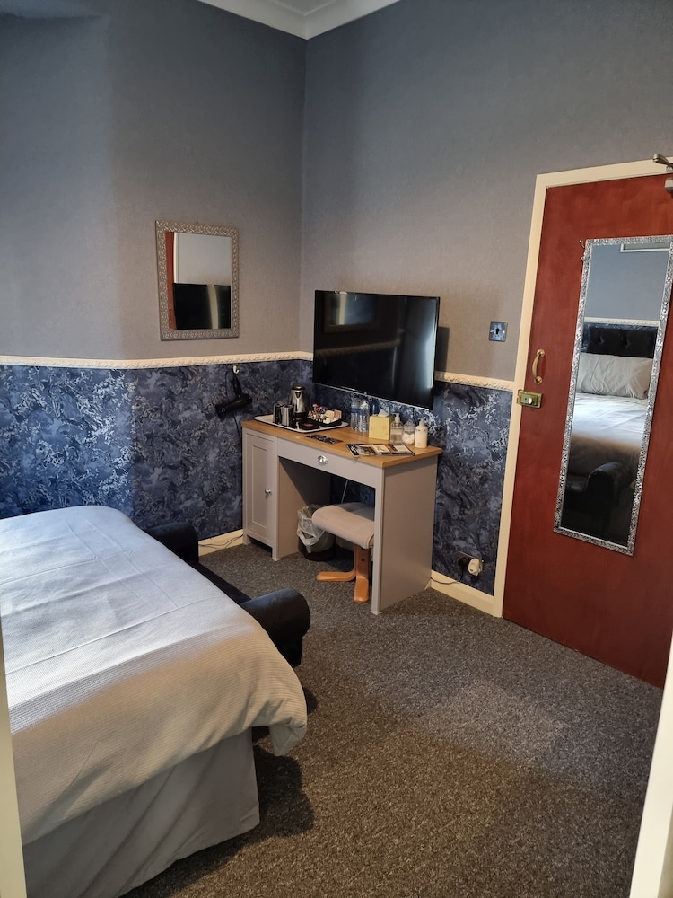 Thornhill Hotel 42/50
