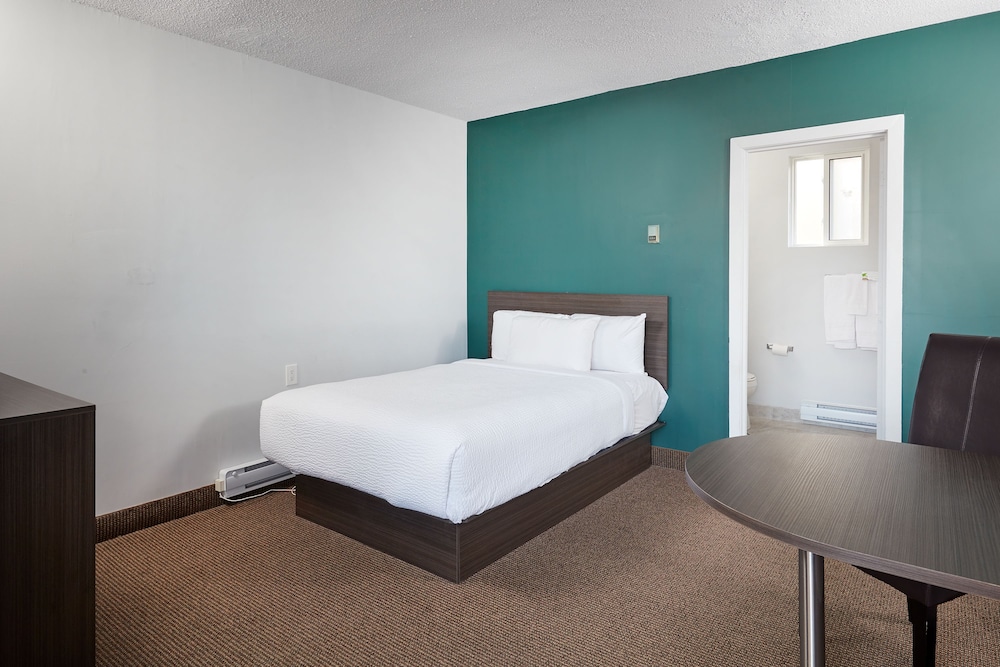 BASIC, DOUBLE BED, COURTYARD AREA