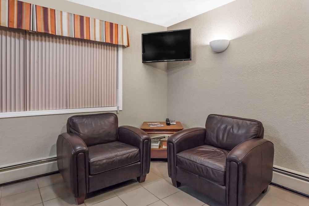 Super 8 By Wyndham Stettler 18/26
