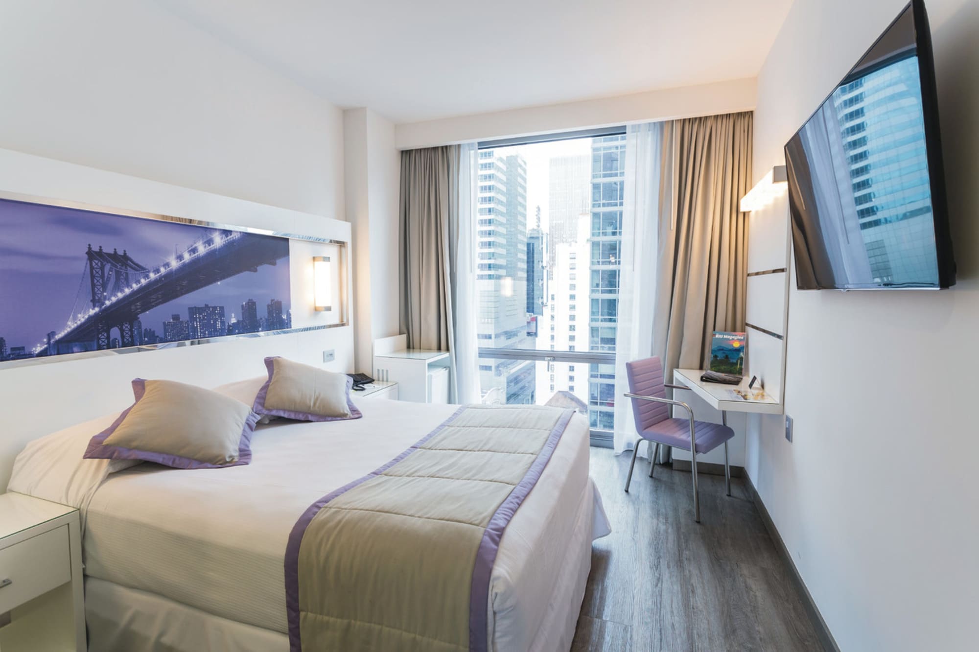 DELUXE, QUEEN BED